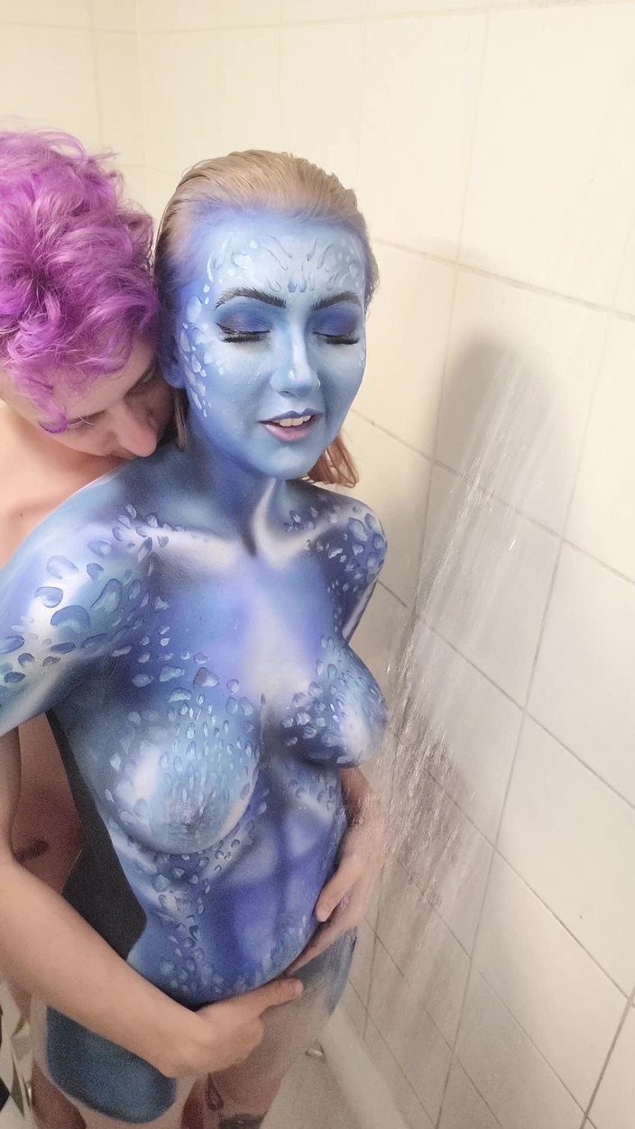 Em Yang: X-men mystique vücut boyası duş alma ve sikiş