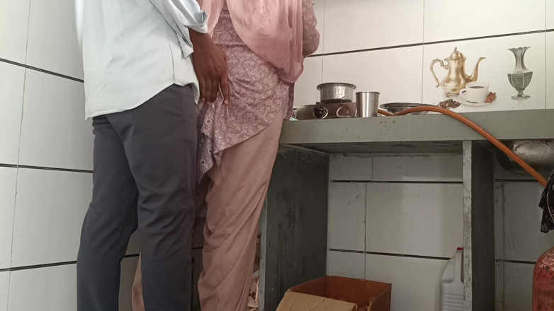 Bhabhi UP: Zábava s Bhabhi Ji v kuchyni