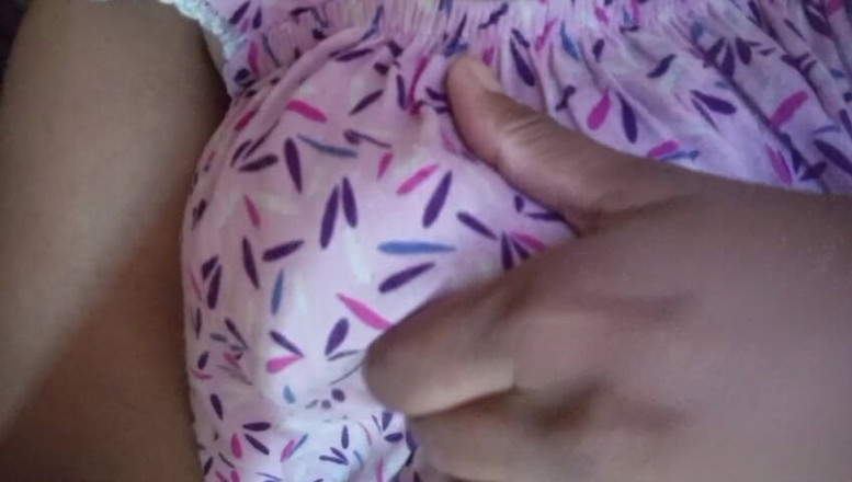 Miya White: Anne, actrice sri-lankaise célèbre, se tape ses gros seins et...