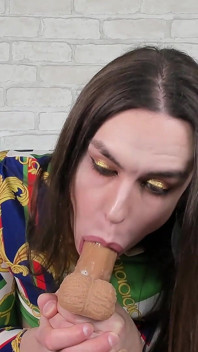 Amazing Deep Blowjob Dildo