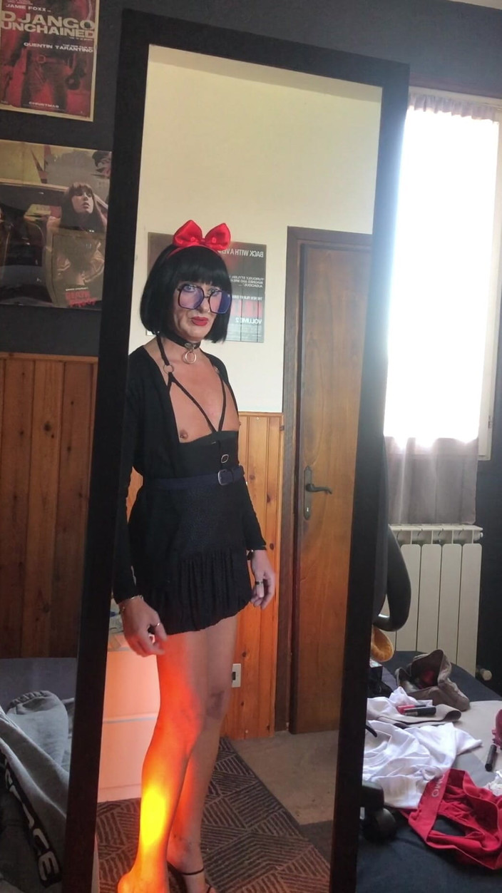 Andreina Naty: स्तन पियर्सिंग और चलना