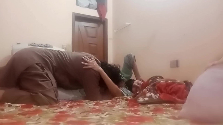 SHAKRATASNEEM: Pantat bahenol cewek ini dientot habis-habisan sama pacarnya sampai mengerang...