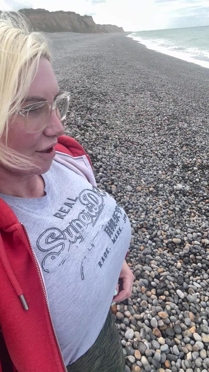 Sophie James: 34jj Beach Hike Mistake Why I Had to Take It...
