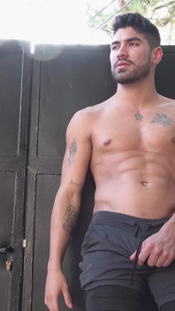 Masturbando meu pau latino em Wankrs