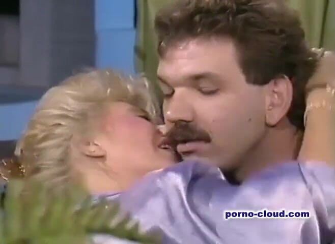 Porno Cloud: Przy basenie z Rocco