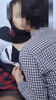 -dc - nezbedná studentka má špatné známky, její učitel si za trest roztrhl punčochu - Minokiiko