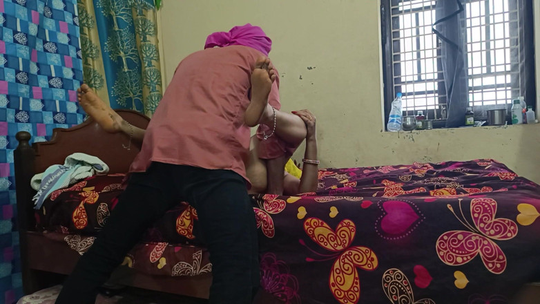 Desigirlsiri: Hintli üvey anne üvey oğluyla sert sikişiyor tam romantizm Telugu sesli ses