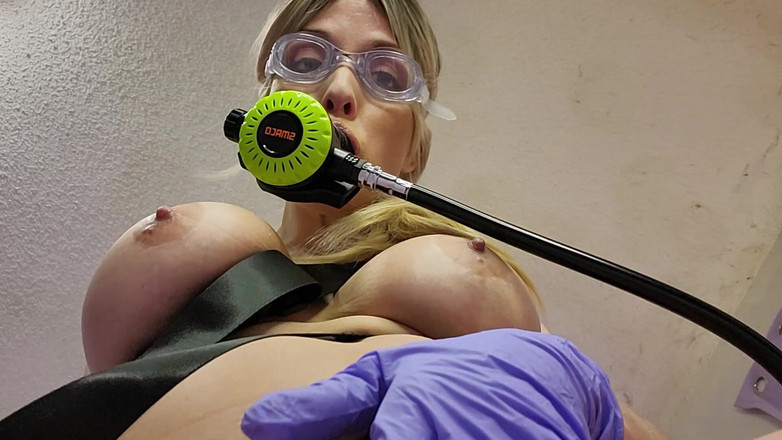 Brenna Lilac: 水肺坦克手淫 第2部分