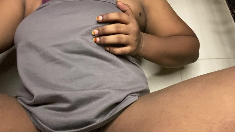 Angoori: Девушка из Дели трахает киску пальцами