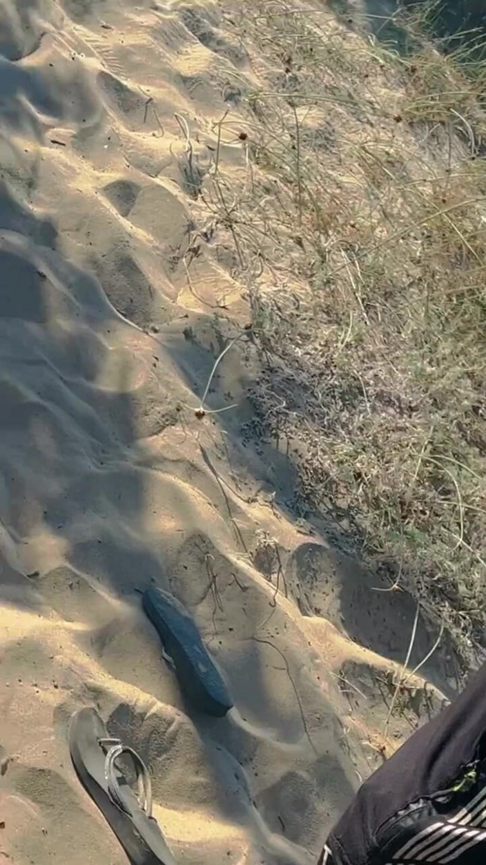 Isa Lawrence: Ich ging zum FKK-Strand und kam zurück, von einem Fremden...