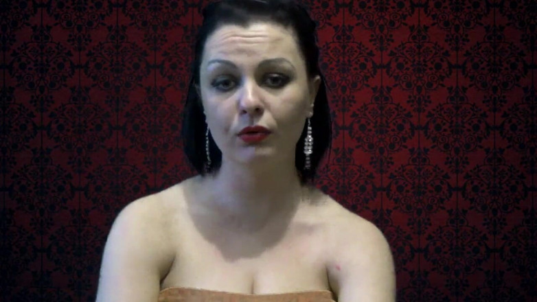 Goddess Misha Goldy: Vuil pratende brunette milf in Joi-actie