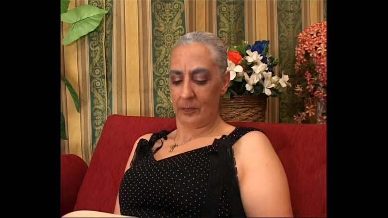 My porn family: Bà già vẫn thích con cu!