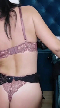 Aventurile lui Milfycalla Ep 57 Striptease pentru 2 ejaculări