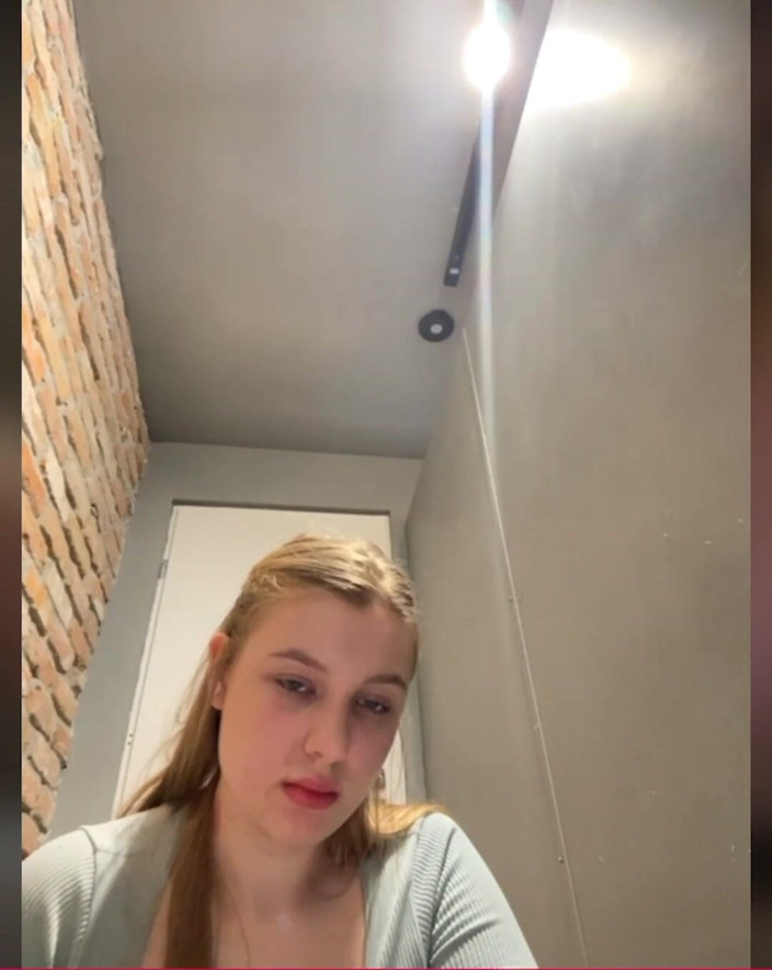 JuiceLussie: Masturbare solo