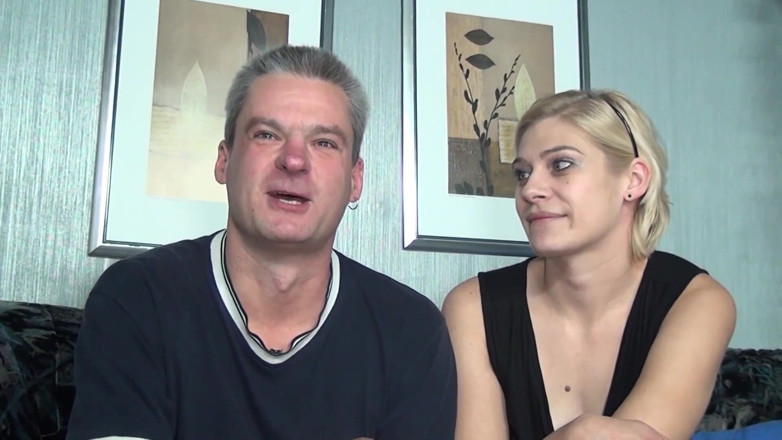 Swinger Friends Germany: Ici, la femme et l'homme aiment sucer des bites