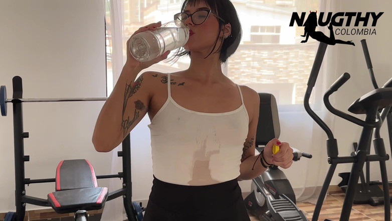 NaughtyColombia: 아름다운 핫한 소녀와 함께하는 맛있는 운동 루틴