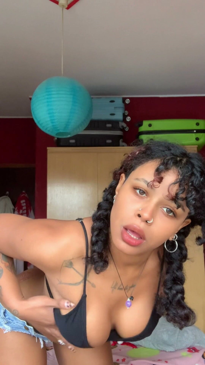 cleopathra: Slut Latina Masturbation