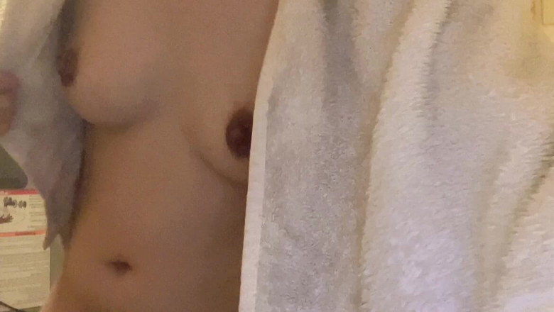 sweethanajapanese: Hana bertetek kecil sempurna memakai pakaian selepas mandi berbulu yang...