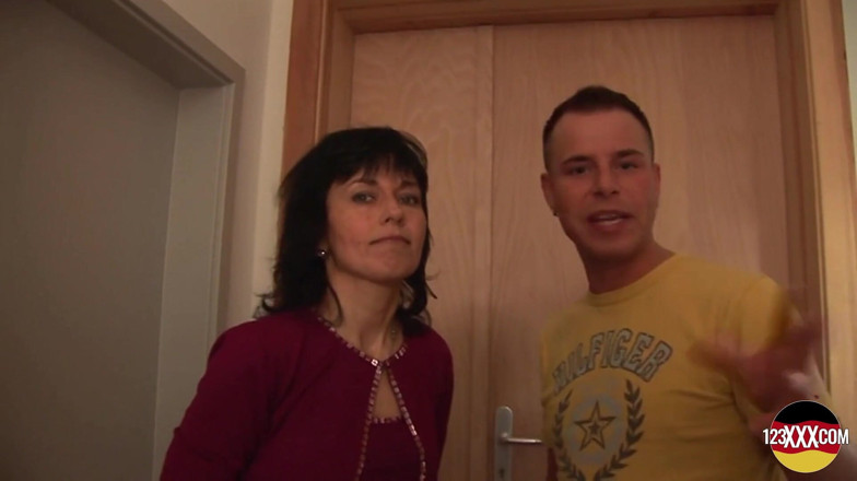 123XXX - 100% Amateurs: After a Brief Chat, the Sexy Brunette Explains Who Rides...