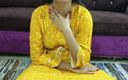 Saara Bhabhi: Hintçe seks hikayesi rol oyunu - güzel Hintli yengenin duvarla seksi
