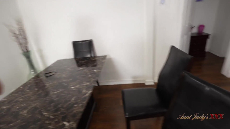 Aunt Judy's XXX: AuntJudysXXX - Vaše prsatá zralá macecha Andi James najde její kalhotky...