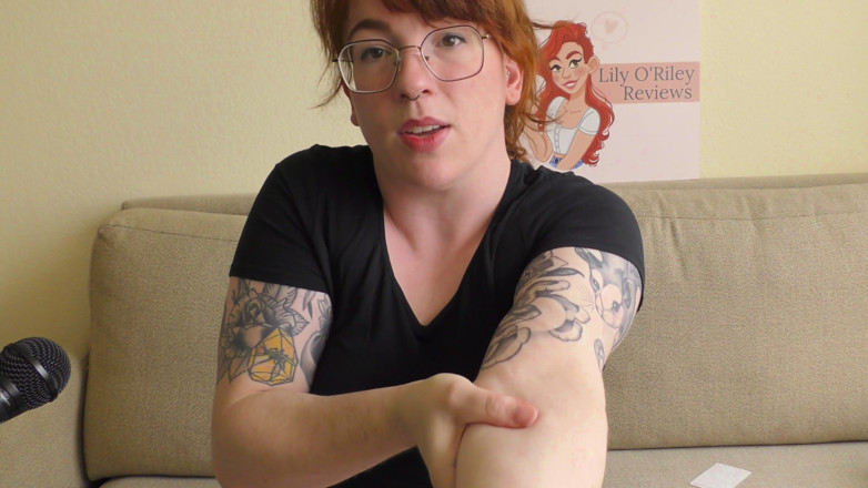 Lily O'Riley: NSFW recension av silverfjäderna från den dåliga persikan