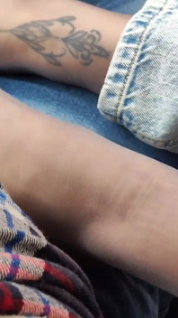 Nylon Jeans Footjob Im Auto