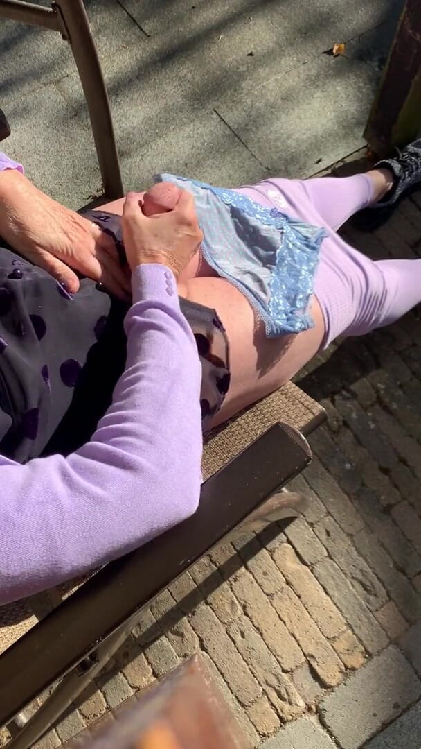 Louise: Purple leggings cum