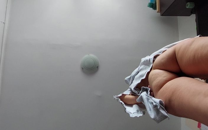 Amateur_MS: Amatorskie mama robi jogę nago, owłosione cipki, duży tyłek, duże...