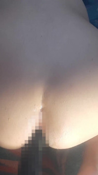 La bella sissy gioca con il suo dildo