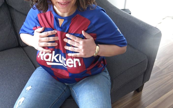 Souzan Halabi: Grote borsten voetbalmoeder milf