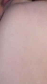 Sarışın sevimli genç megan ilk anal sikişini yapıyor