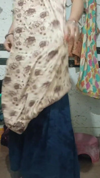 Priya Bhabi Sexy masáž těla