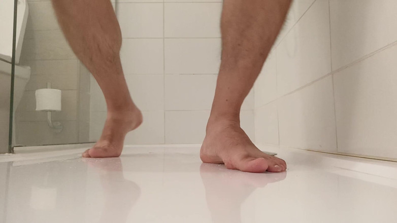 Kinky Guy: Pee with My Dirty Feet and Dirty Ass!