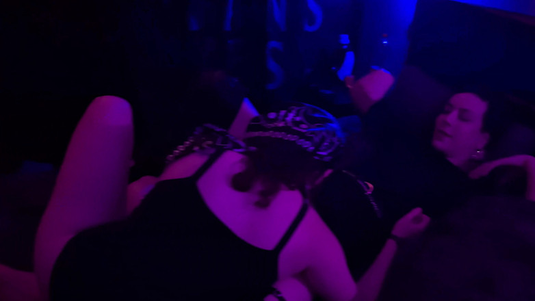 Trans dominatrix Gabrielle L: キンクパーティーに行く前にエレベーターで立ち往生する