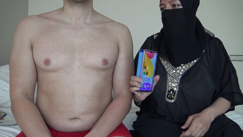 Souzan Halabi: La moglie cornuta con il velo chiama un grosso cazzo