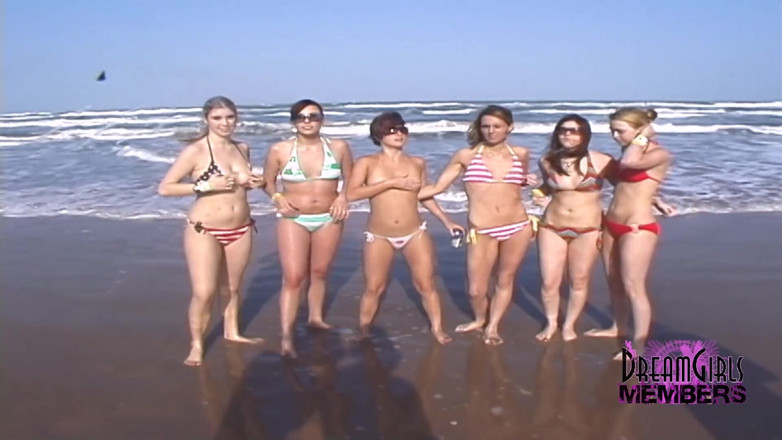 Dream Girls: Kızlar plajda soyunuyor