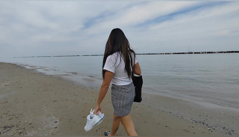 Ferrero anal experience: Fucked przez Ogromnego kutasa na włoskiej plaży nude. Część 1.