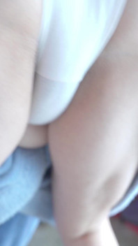 바닥에서 엿보는 팬티 클로즈업 씻는 메이드