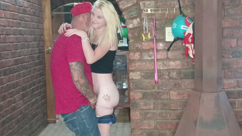 Bigjoefuckalott: Napalona blondynka S*** przyszła po F*****