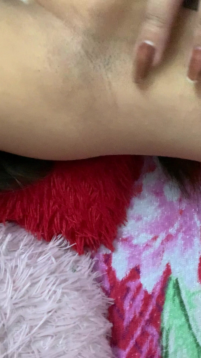 Riya mickey: Desi ukazuje rozkošný zadek