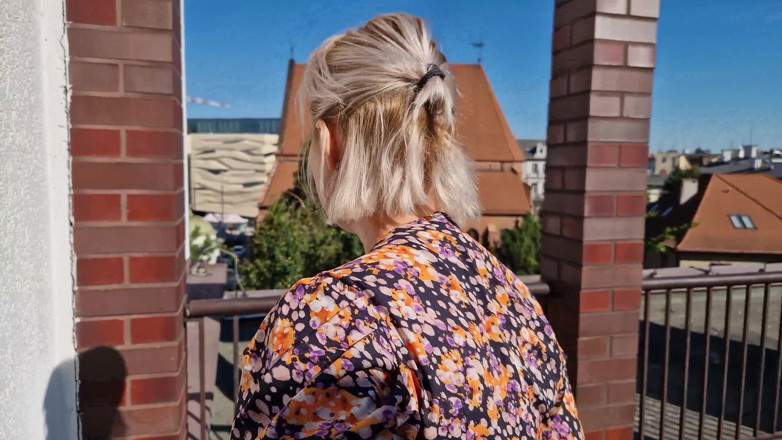Wanilianna: Vibrator anal din sticlă pe acoperiș - partea 2
