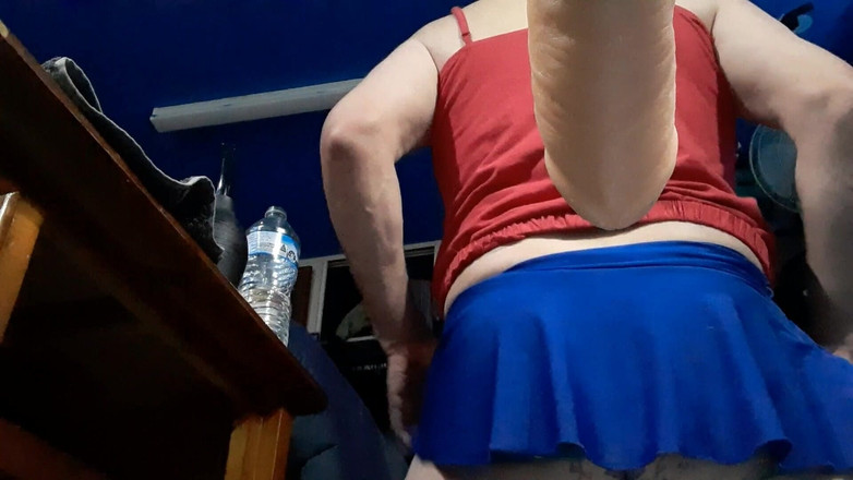 Ryan743: Une tapette travestie avec un trou du cul tatoué