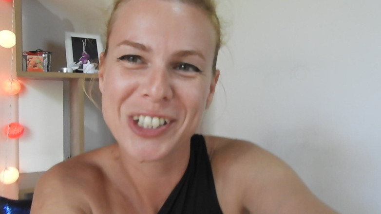 MissAnja_FH: Škádlení chlupaté kundičky / čůrání / holení