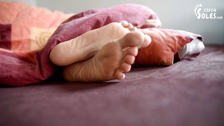 Czech Soles - foot fetish content: 君に僕の朝の足