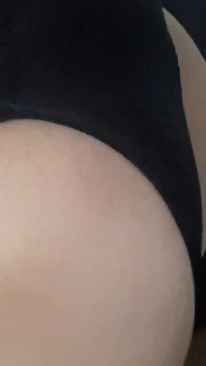 Mexicasero: Pantat bahenol sahabatku waktu aku lagi asik ngentot memeknya habis-habisan...