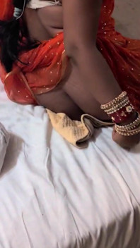 Curvy Brown Ass Bhabhi in Saree
