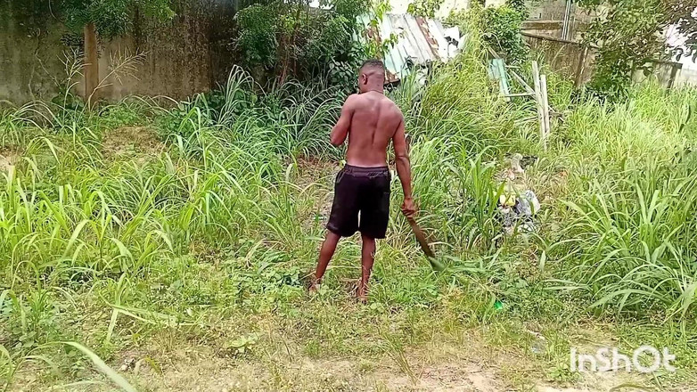 Creamyshuga: Saya mengongkek isteri saya yang cantik di ladang