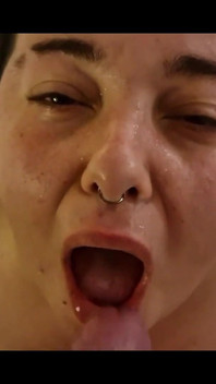 爸爸在酒店房间里硬操一个女仆
