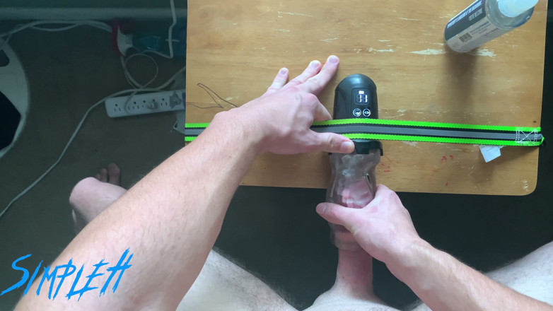 SimpleH: Fodendo minha nova boca chupando brinquedo